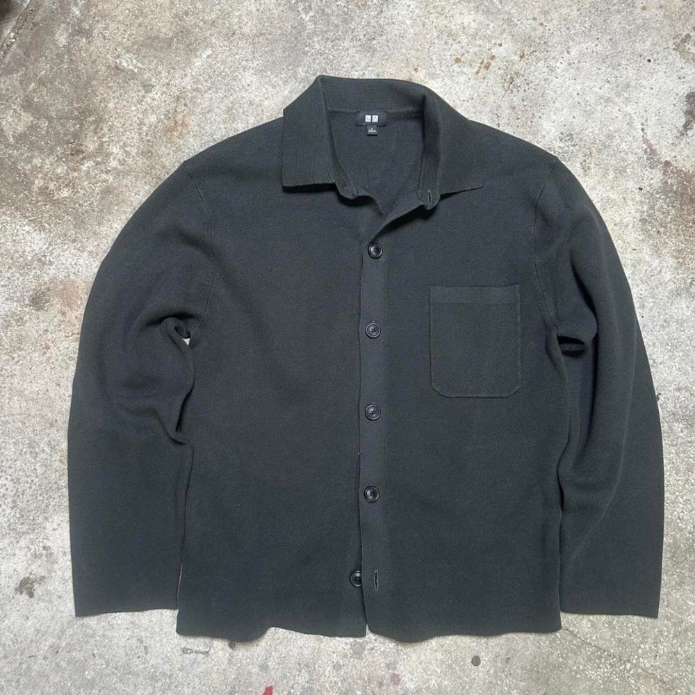 *SOLD* Uniqlo gray/dark green button up shirt Size Sm